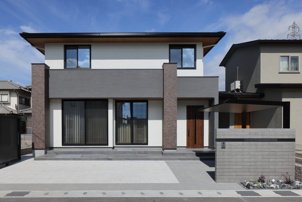 回遊動線のある家｜化粧梁のLDKと収納計画の住まい