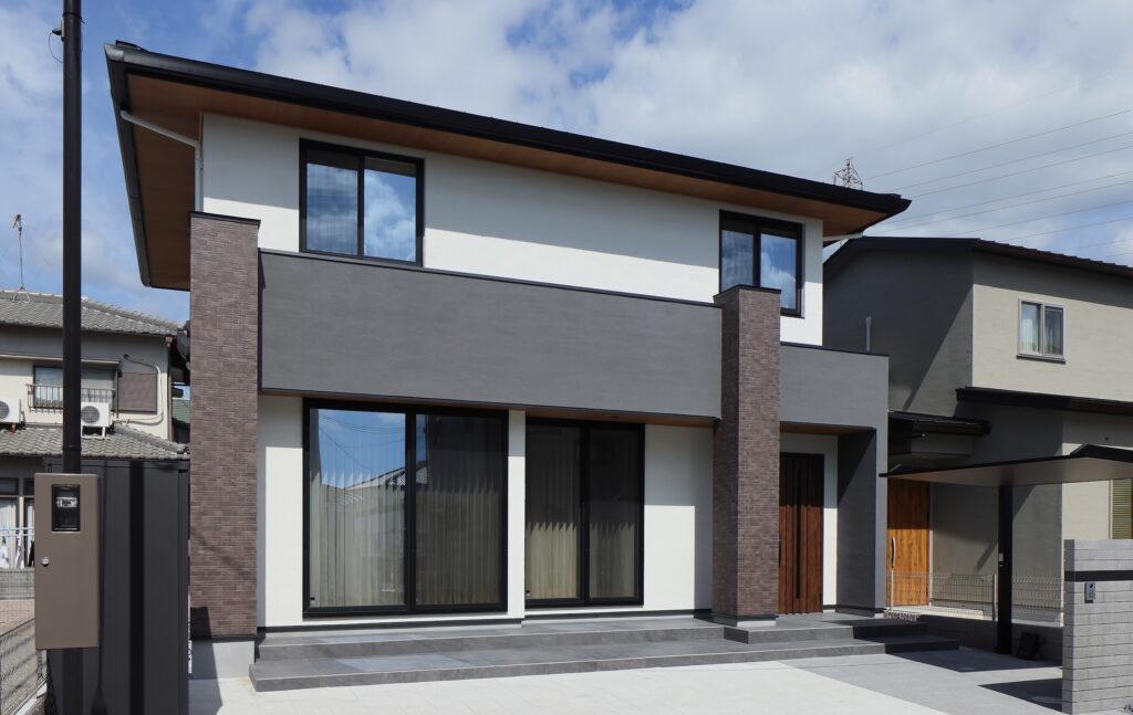 和モダンテイストの二階建て住宅の外観