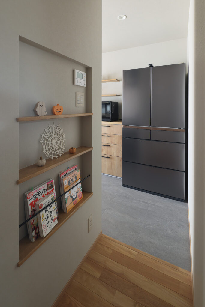 回遊動線のある家｜化粧梁のLDKと収納計画の住まい