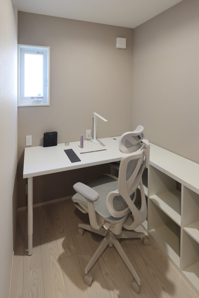 回遊動線のある家｜化粧梁のLDKと収納計画の住まい