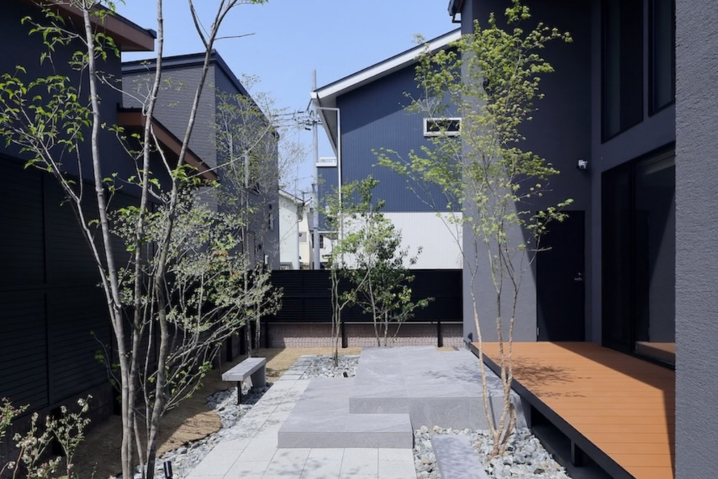 SE構法の家｜吹き抜けと大開口窓で開放感を楽しむ住まい