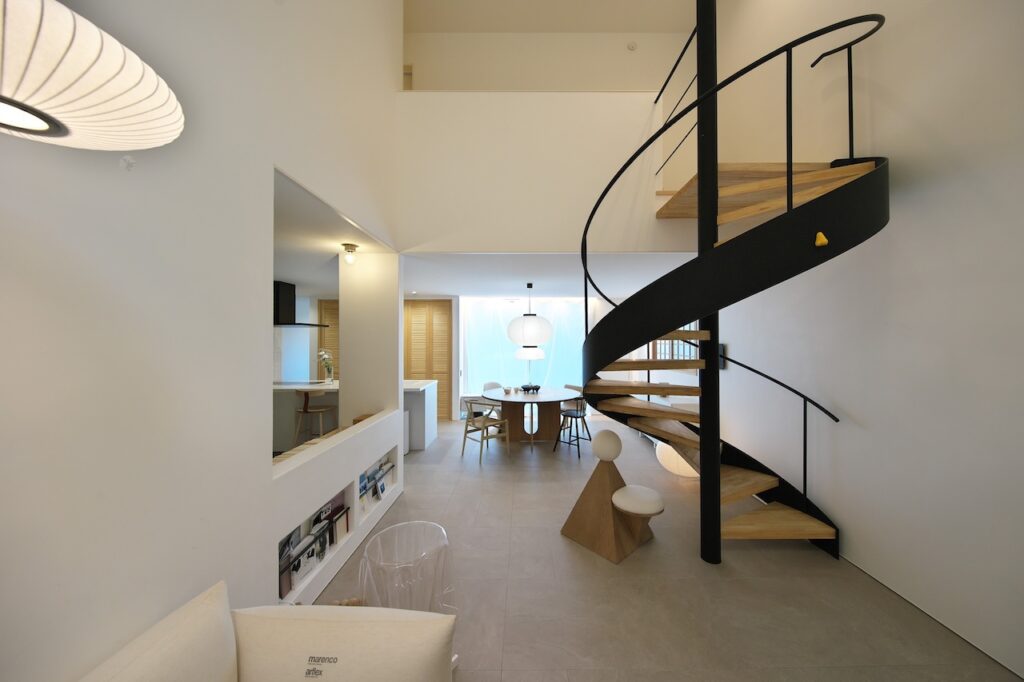 LDKの中心に設けた螺旋階段