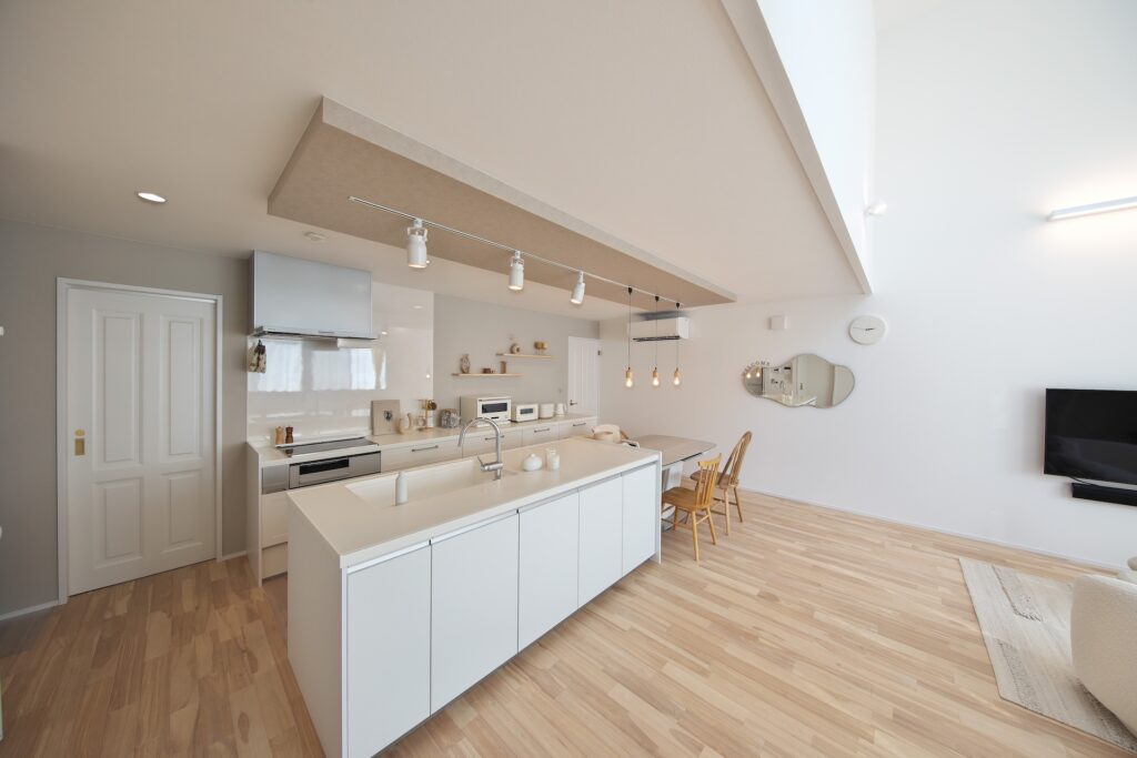 SE構法の家｜淡色インテリアが映える大空間LDKの住まい