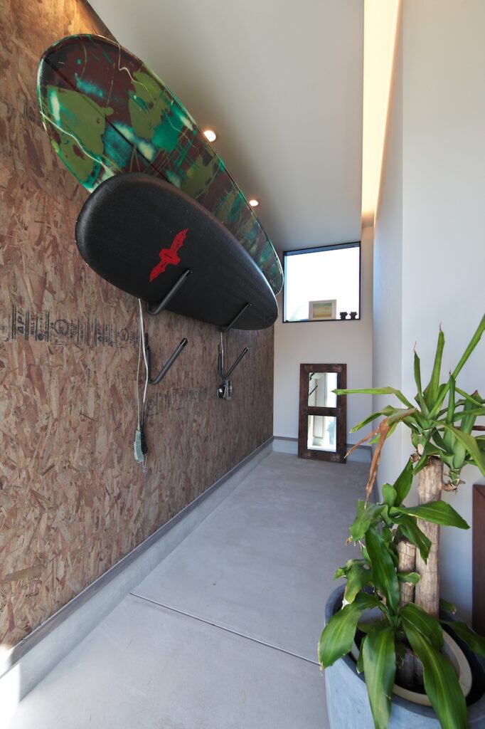 サーフボードが置ける玄関土間スペース