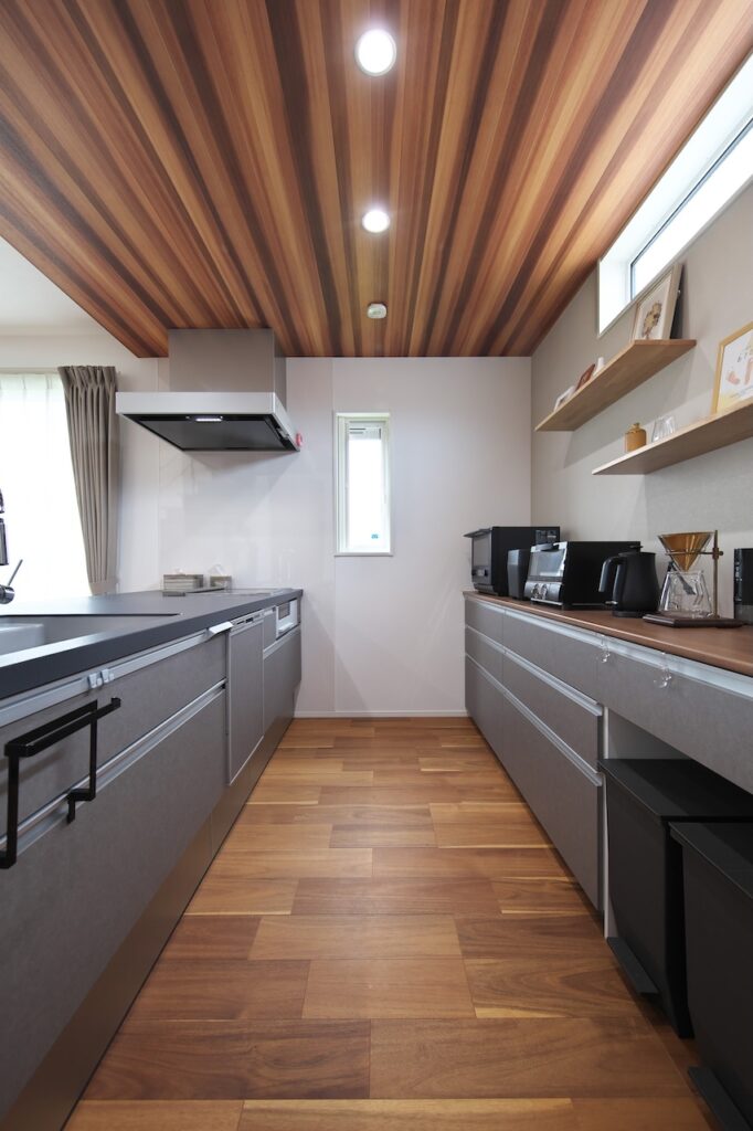 収納計画を取り入れたキッチン空間