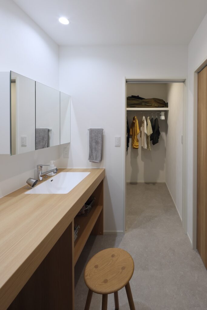 造作洗面台のある洗面空間