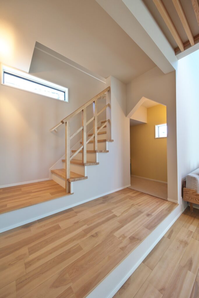 格子天井の家｜吹き抜けリビングが広がる住まい