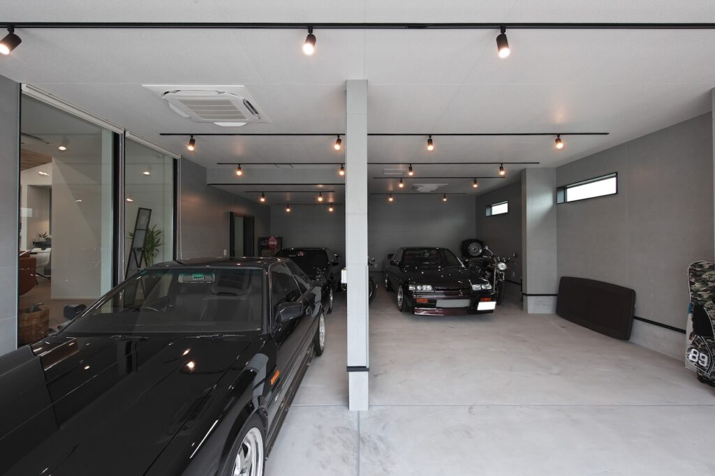 大きなインナーガレージのある平屋住宅