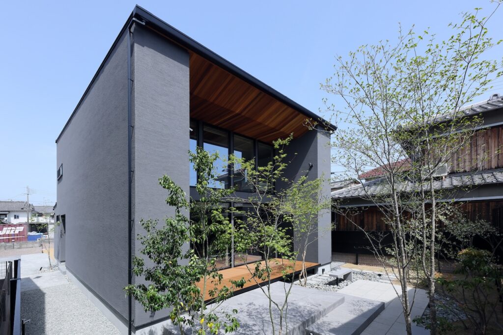 SE構法で実現した吹き抜けと大開口窓のある住まい